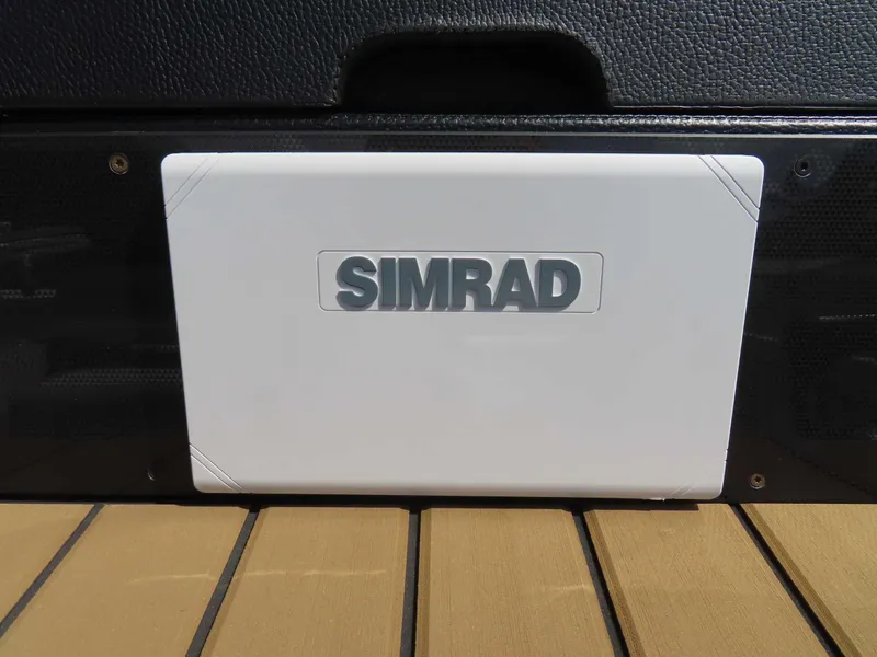 Slide: The Image of Premier 230 Solaris RL 2025 - 20