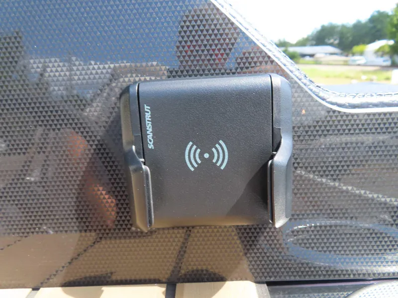 Slide: The Image of Premier 230 Solaris RL 2025 - 21