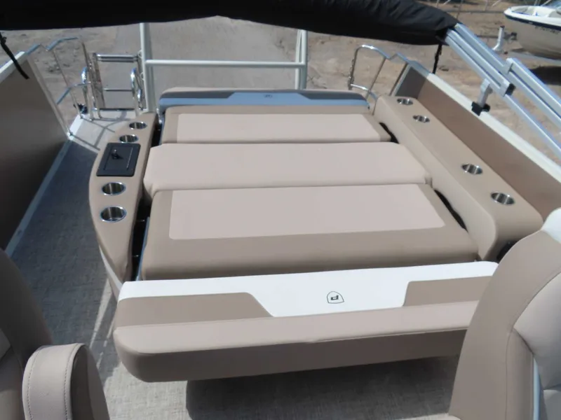 Slide: The Image of Premier 230 Solaris RL 2025 - 26