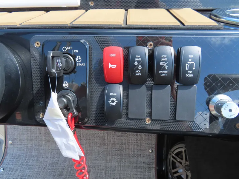 Slide: The Image of Premier 230 Solaris RL 2025 - 30