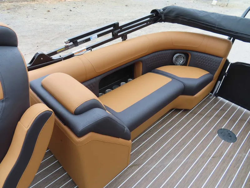 Slide: The Image of Premier 230 Solaris RF 2026 - 25