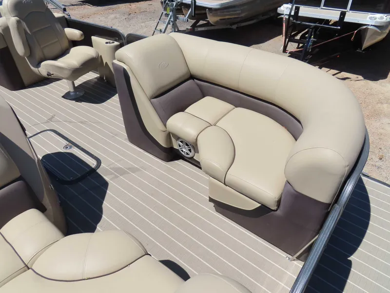 Slide: The Image of SeaArk 1752 Slayer X 2026 - 13