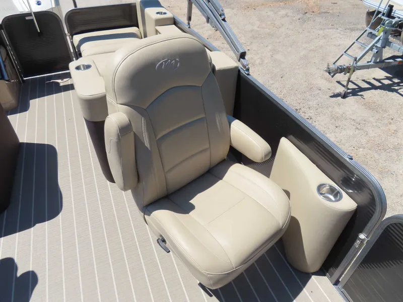 Slide: The Image of SeaArk 1752 Slayer X 2026 - 16