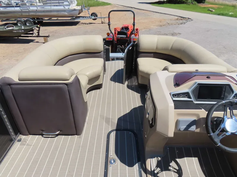 Slide: The Image of SeaArk 1752 Slayer X 2026 - 18