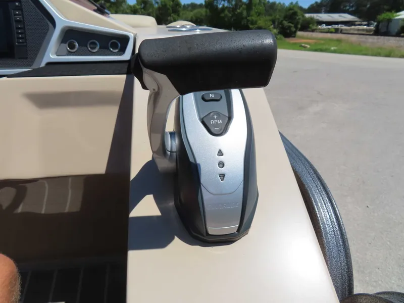 Slide: The Image of SeaArk 1752 Slayer X 2026 - 20