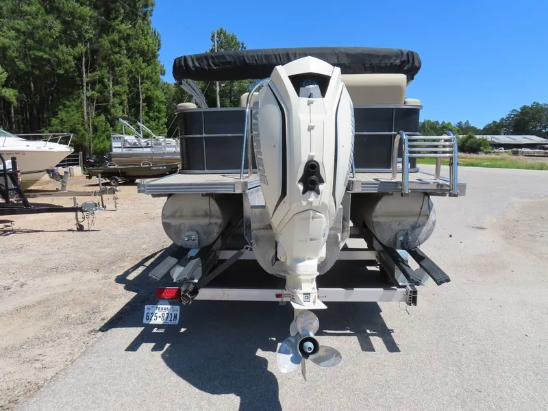 Slide: The Image of SeaArk 1752 Slayer X 2026 - 4