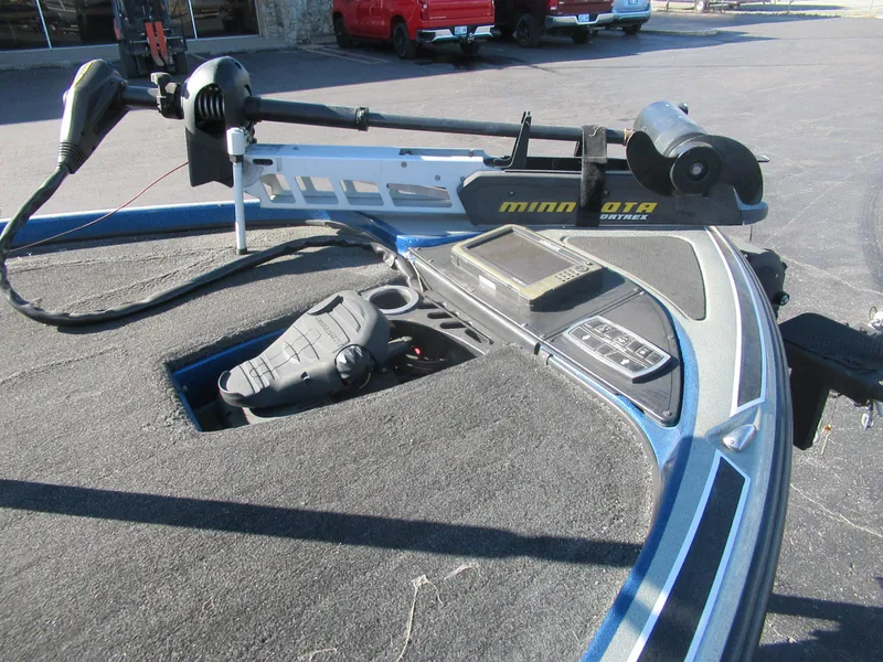 Slide: The Image of 2016 Nitro Z21 boat deck with Minn Kota trolling motor. - 4