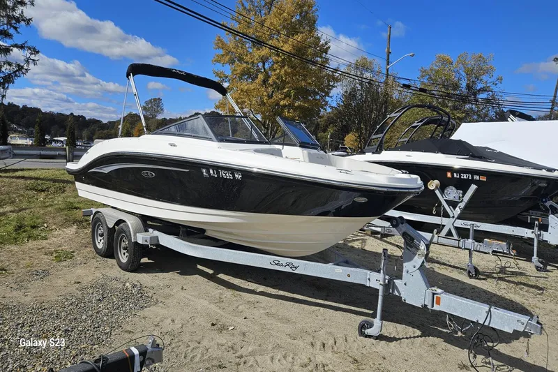 Slide: The Image of Sea Ray 21 SPX 2020 - 0