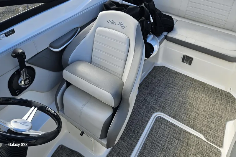 Slide: The Image of Sea Ray 21 SPX 2020 - 11