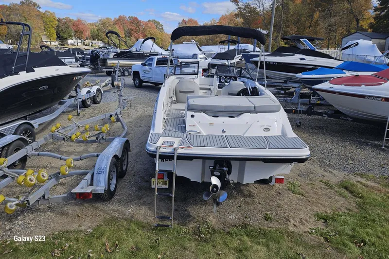 Slide: The Image of Sea Ray 21 SPX 2020 - 4