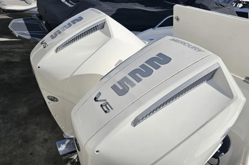 Slide: The Image of Boston Whaler 280 Dauntless 2023 - 10