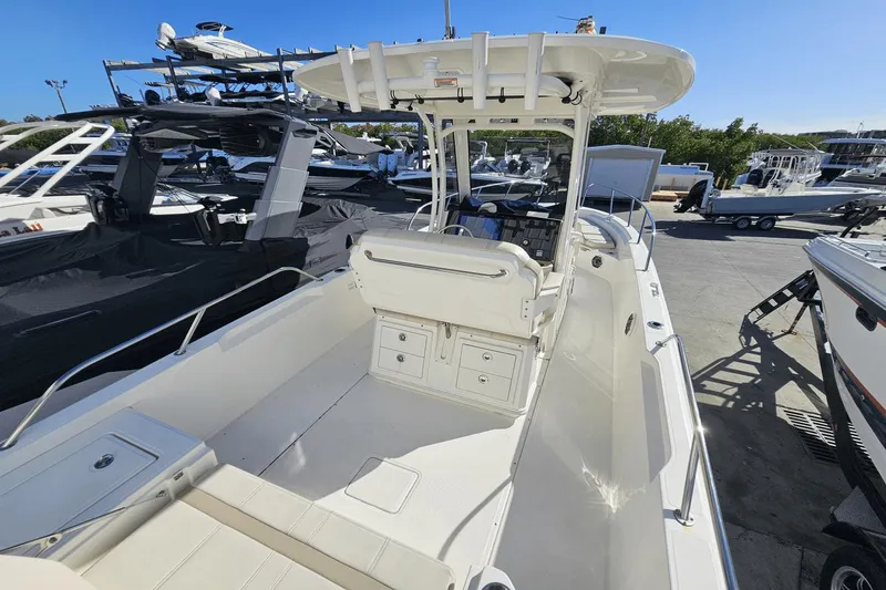 Slide: The Image of Boston Whaler 280 Dauntless 2023 - 12