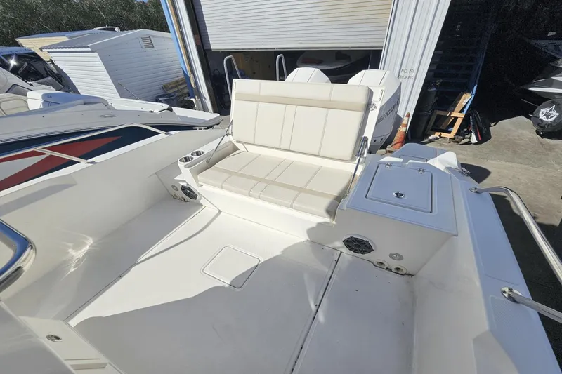 Slide: The Image of Boston Whaler 280 Dauntless 2023 - 13