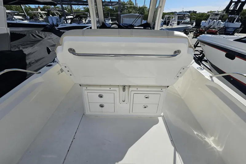 Slide: The Image of Boston Whaler 280 Dauntless 2023 - 15