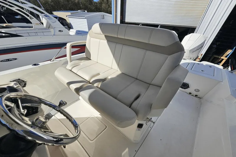 Slide: The Image of Boston Whaler 280 Dauntless 2023 - 17