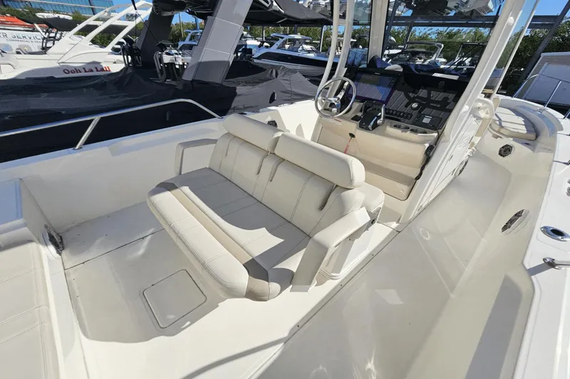 Slide: The Image of Boston Whaler 280 Dauntless 2023 - 19