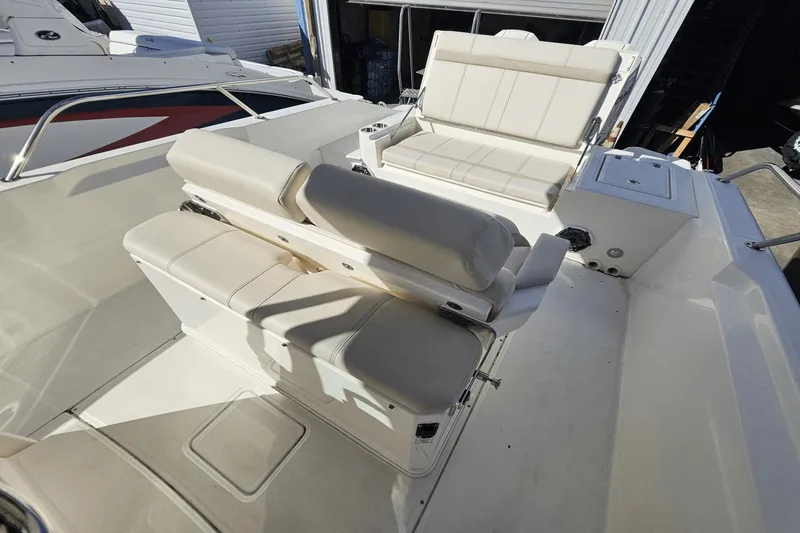 Slide: The Image of Boston Whaler 280 Dauntless 2023 - 20