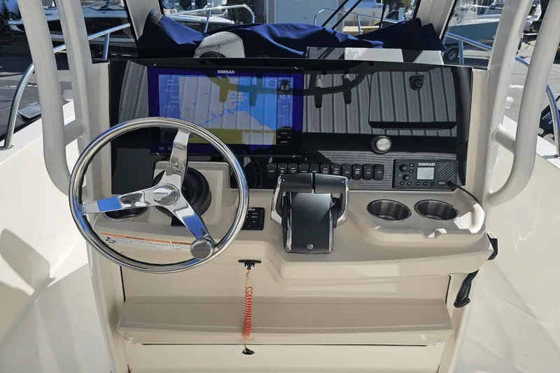 Slide: The Image of Boston Whaler 280 Dauntless 2023 - 21