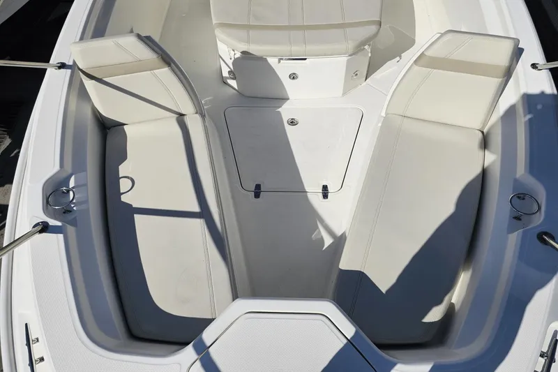 Slide: The Image of Boston Whaler 280 Dauntless 2023 - 34