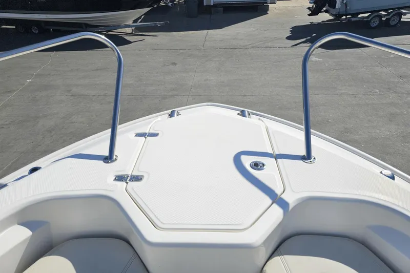 Slide: The Image of Boston Whaler 280 Dauntless 2023 - 36