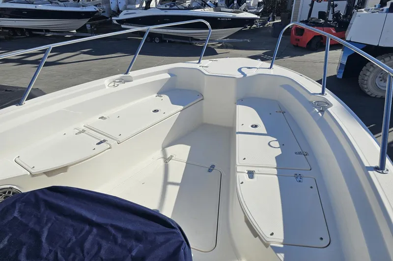 Slide: The Image of Boston Whaler 280 Dauntless 2023 - 5