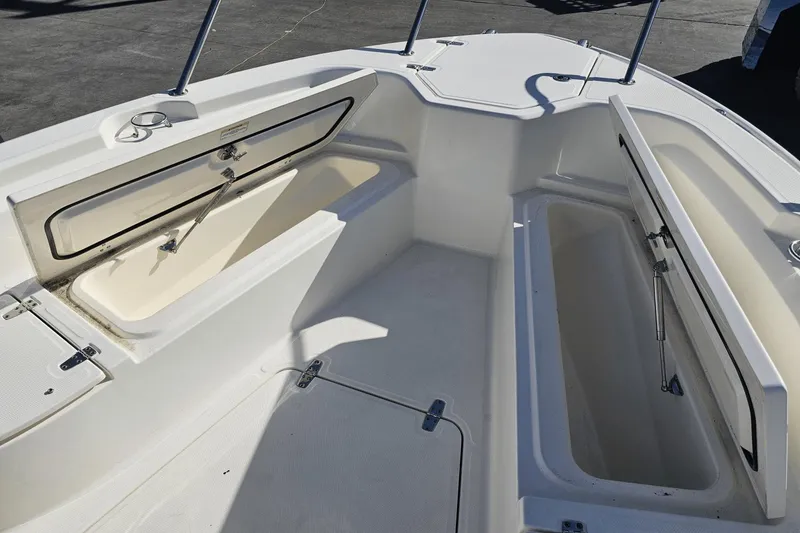 Slide: The Image of Boston Whaler 280 Dauntless 2023 - 6
