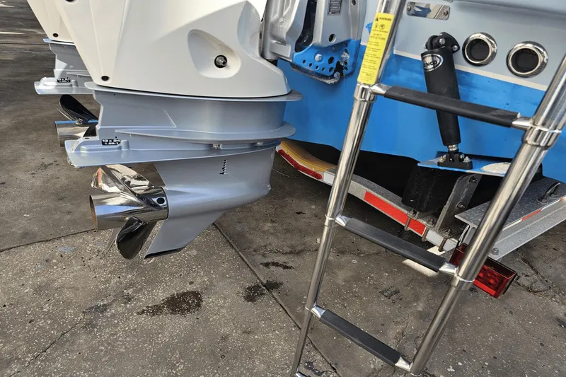 Slide: The Image of Boston Whaler 280 Dauntless 2023 - 9