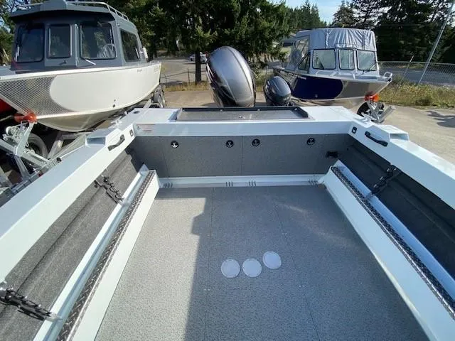 Slide: The Image of Spacious cockpit  - 10