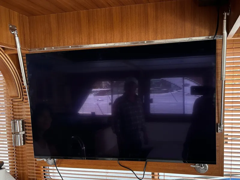 Slide: The Image of Flat-screen TV mounted in Helmsman Trawlers 43E Pilothouse, 2023 model interior. - 24