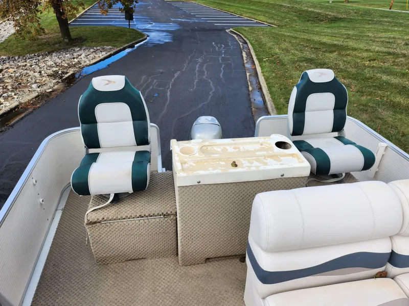 Slide: The Image of 2002 Harris FloteBote 220 Fisherman boat interior with seating and console. - 15