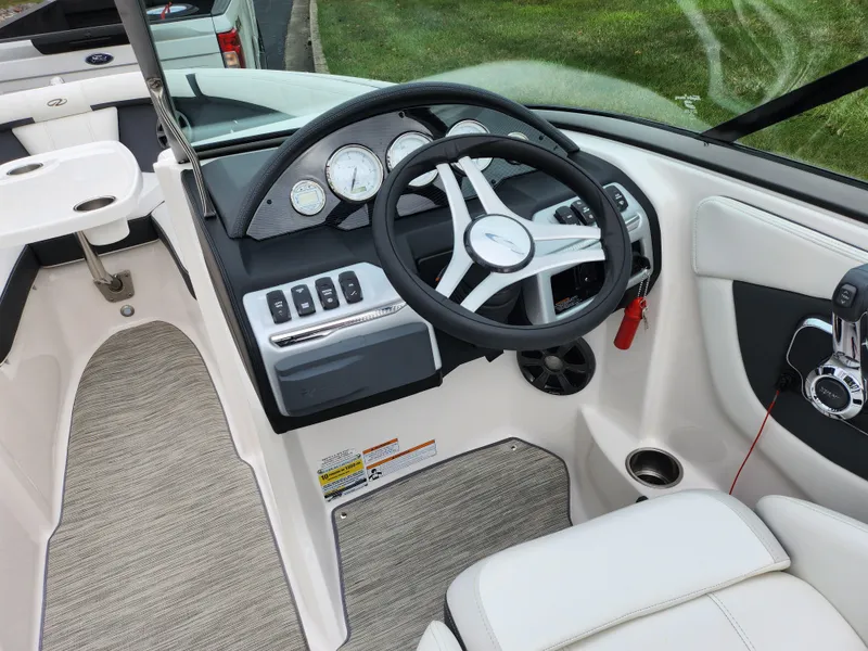 Slide: The Image of Regal 2000 ES Bowrider 2017 - 12