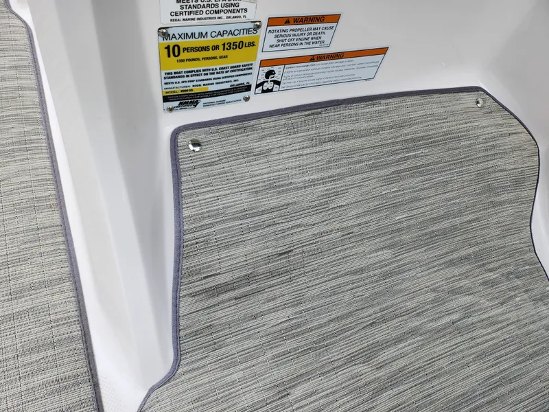 Slide: The Image of Regal 2000 ES Bowrider 2017 - 13