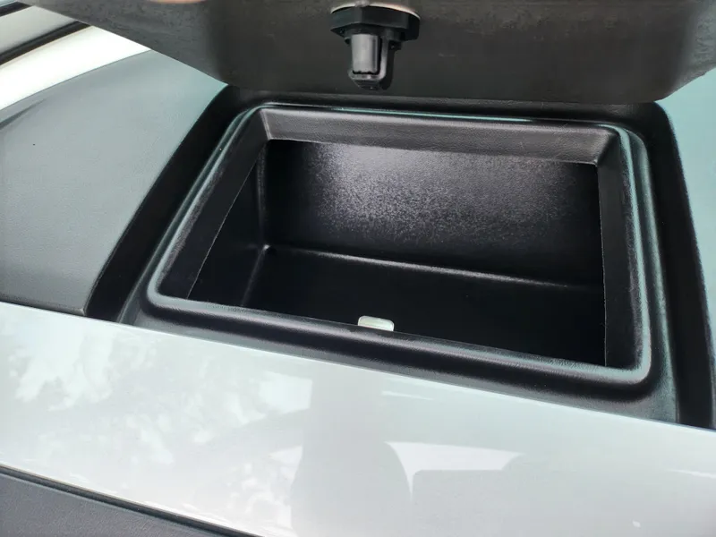 Slide: The Image of Regal 2000 ES Bowrider 2017 - 15