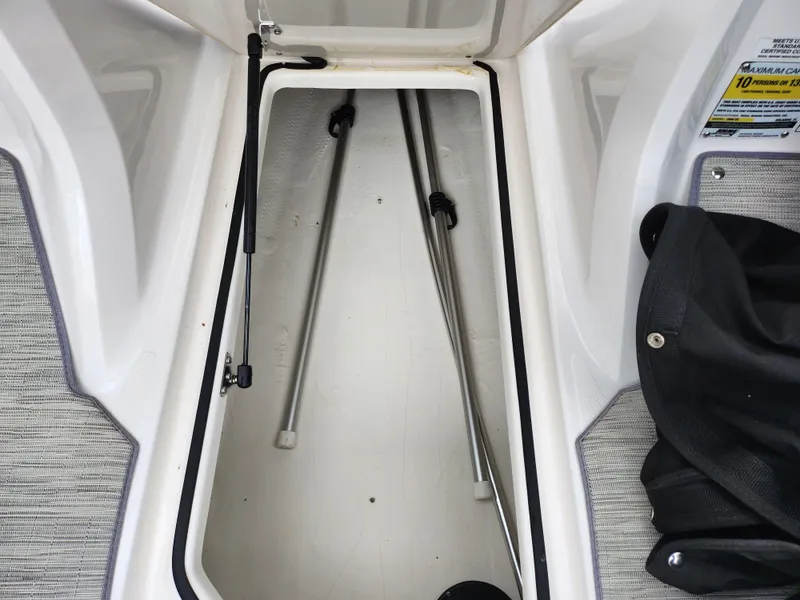 Slide: The Image of Regal 2000 ES Bowrider 2017 - 16