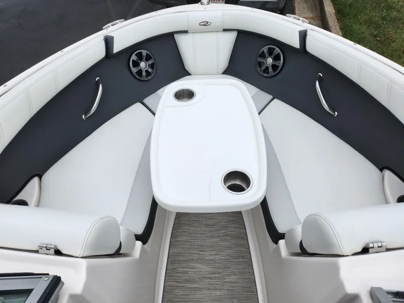 Slide: The Image of Regal 2000 ES Bowrider 2017 - 18