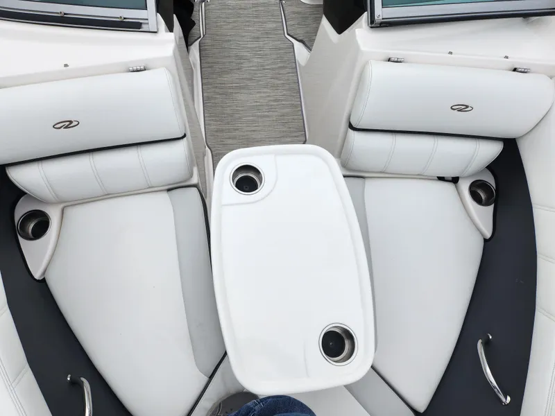 Slide: The Image of Regal 2000 ES Bowrider 2017 - 19