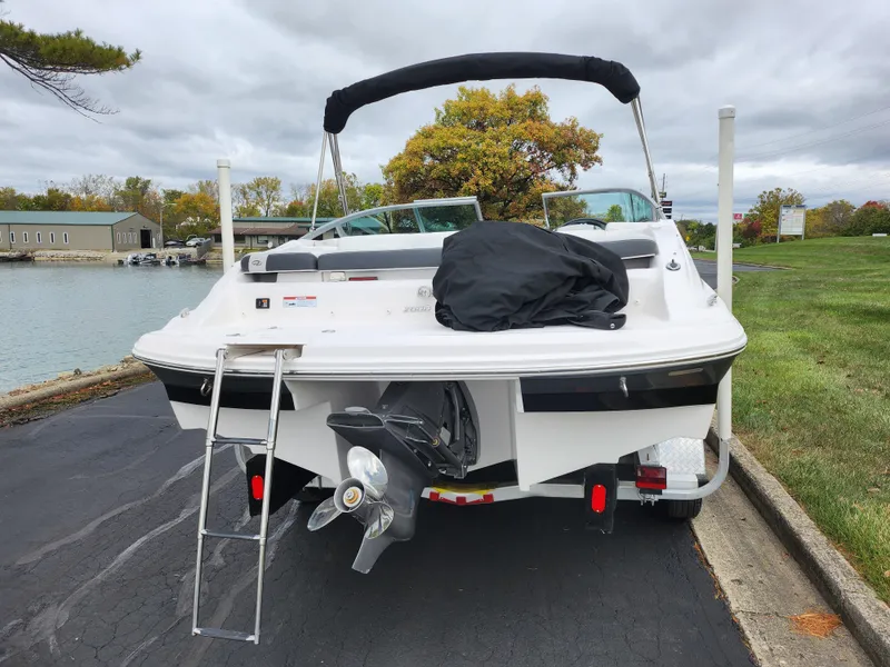 Slide: The Image of Regal 2000 ES Bowrider 2017 - 2