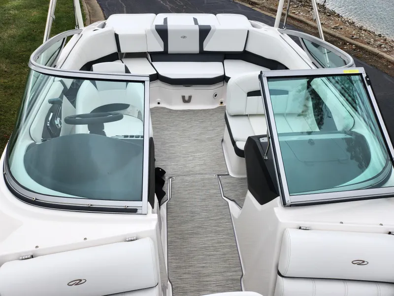 Slide: The Image of Regal 2000 ES Bowrider 2017 - 20