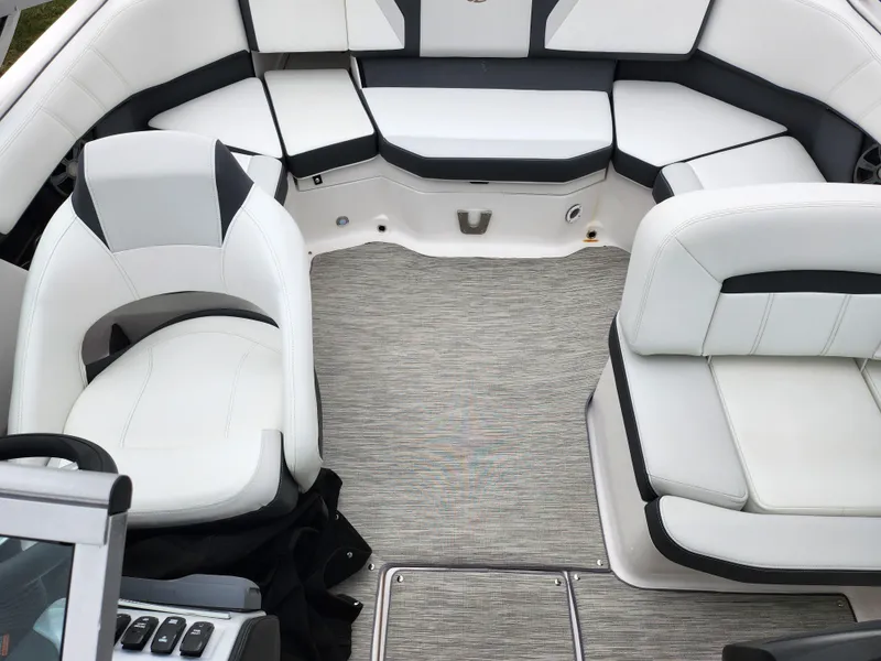 Slide: The Image of Regal 2000 ES Bowrider 2017 - 21