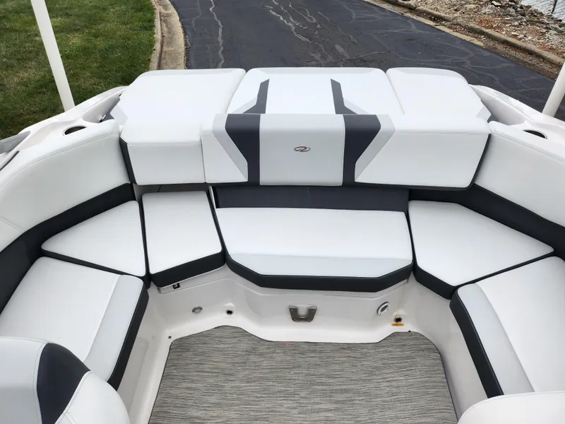 Slide: The Image of Regal 2000 ES Bowrider 2017 - 22