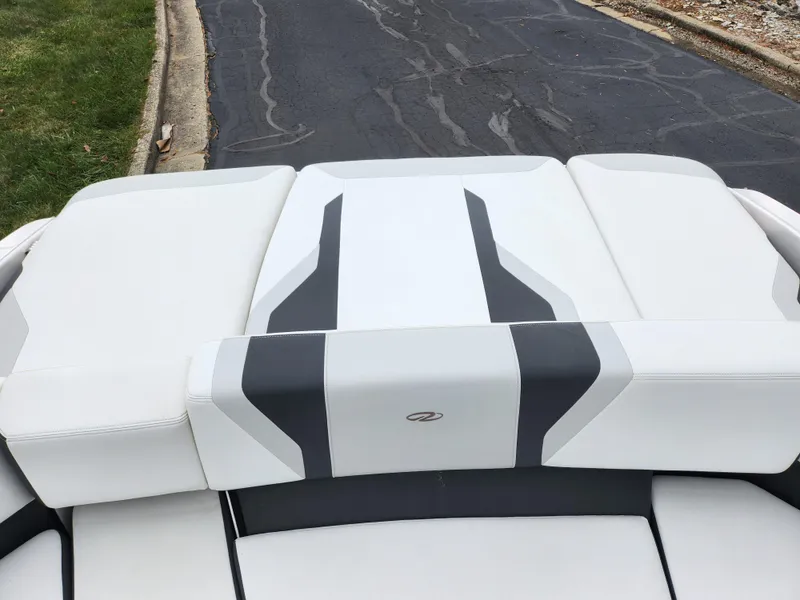 Slide: The Image of Regal 2000 ES Bowrider 2017 - 23