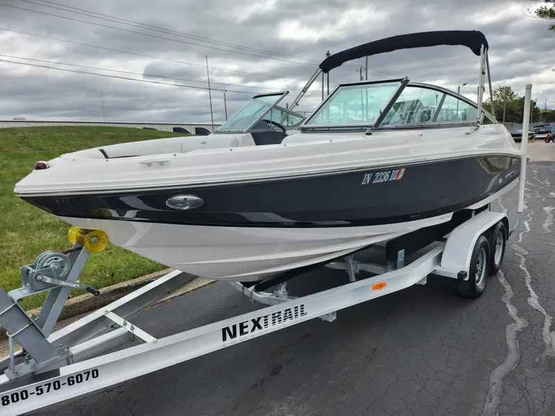 Slide: The Image of Regal 2000 ES Bowrider 2017 - 5