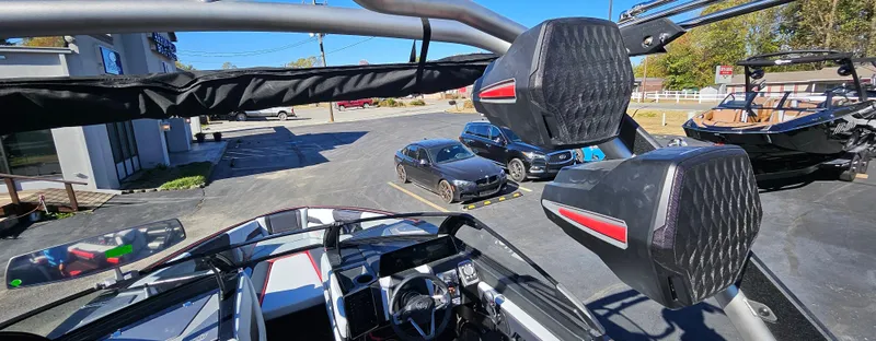 Slide: The Image of Malibu 26LSV 2025 - 16