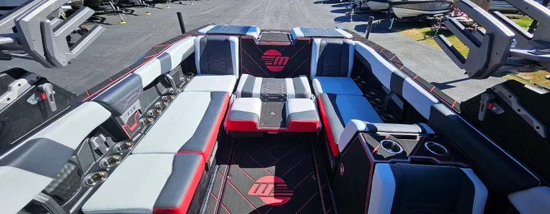 Slide: The Image of Malibu 26LSV 2025 - 18