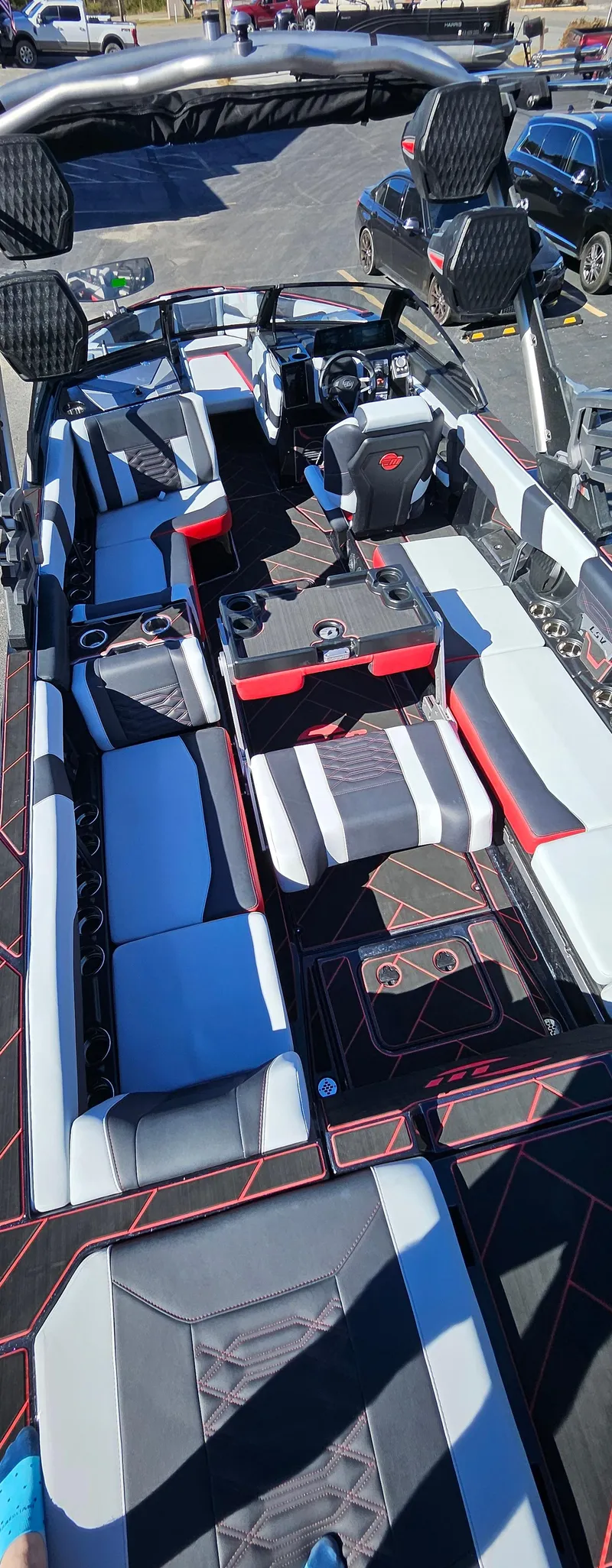 Slide: The Image of Malibu 26LSV 2025 - 20