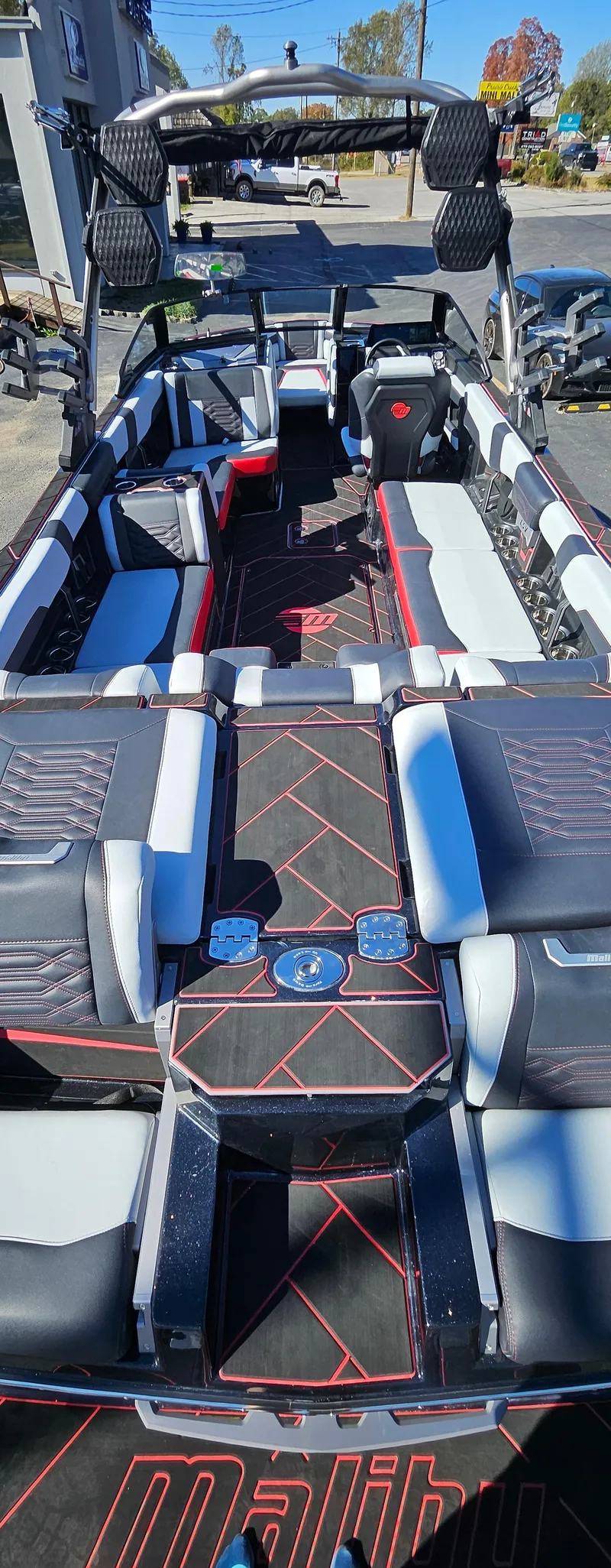 Slide: The Image of Malibu 26LSV 2025 - 22