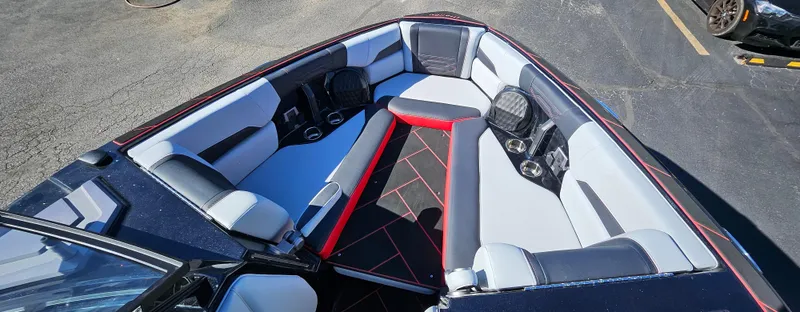 Slide: The Image of Malibu 26LSV 2025 - 3