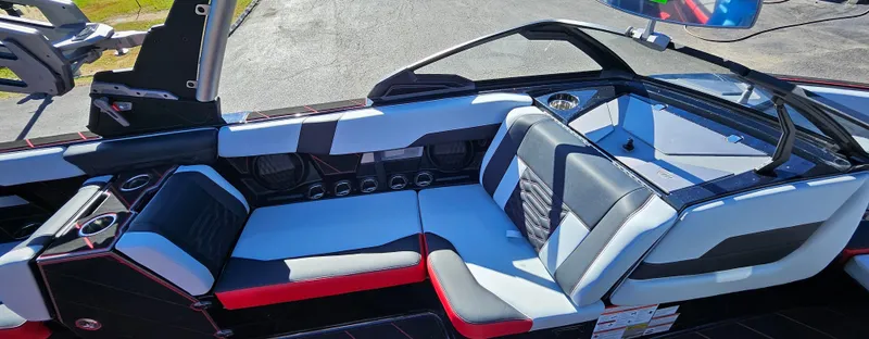 Slide: The Image of Malibu 26LSV 2025 - 6