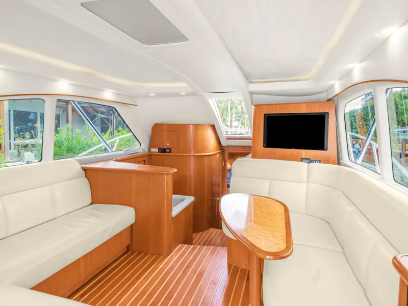 Slide: The Image of Tiara 3900 Convertible 2008 - 102