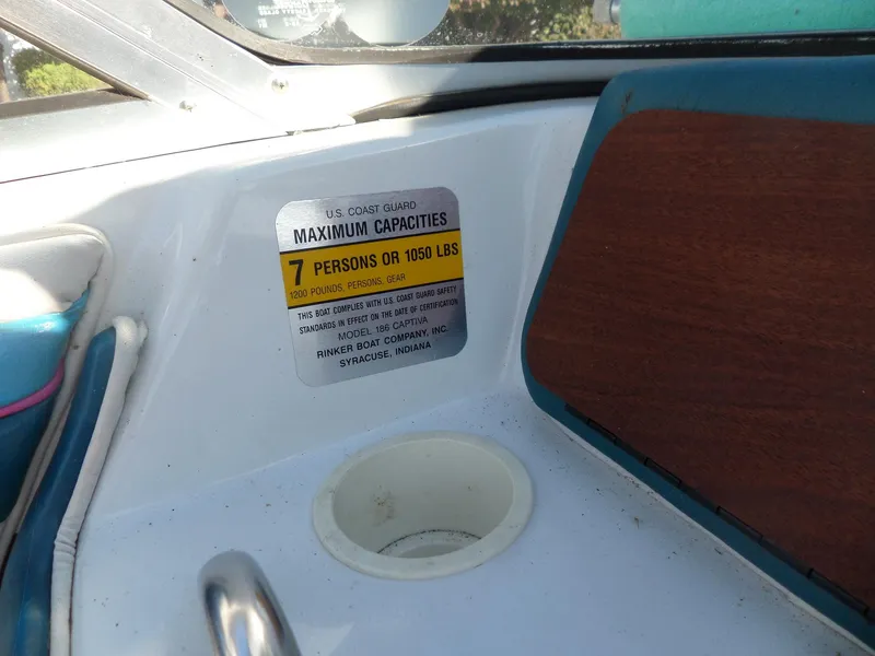 Slide: The Image of 1992 Rinker Captiva 170 OB boat capacity label, 7 persons or 1050 lbs. - 13